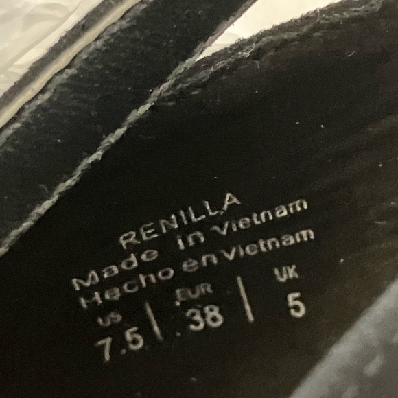 Kelly and Katie - Picture 2 of 7